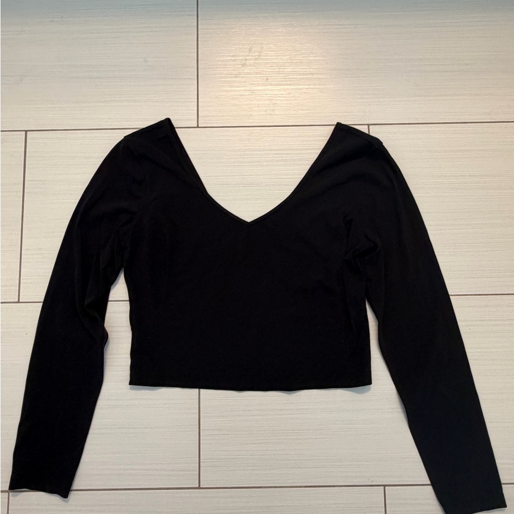 Lululemon Women's Black V-Neck Long Sleeve Crop Top